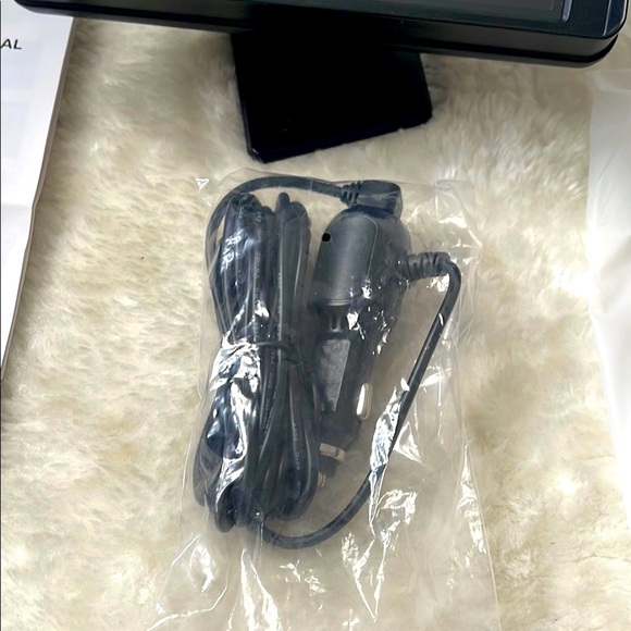 Sleek Black GPS Navigation System - Picture 8 of 14